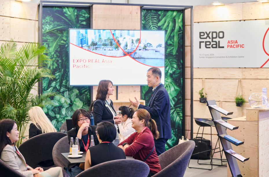Image of networking individuals in an exhibition booth, on the trade floor of EXPO REAL 2025