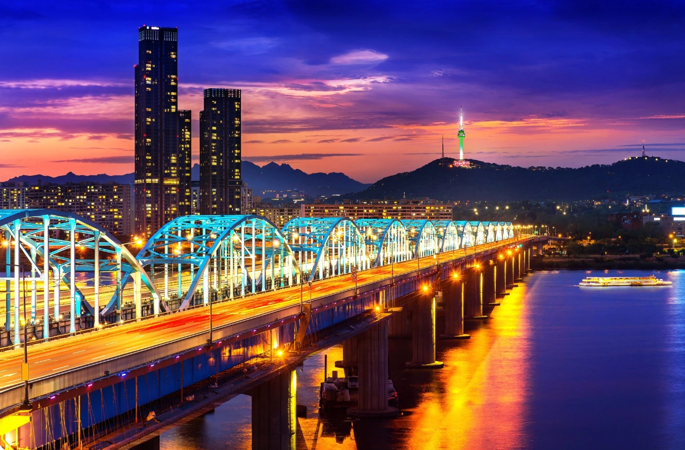 Downtown cityscape of Seoul, South Korea